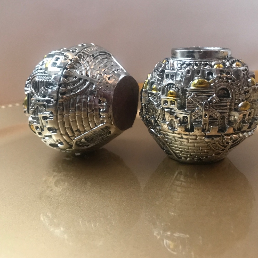2 Candle holders